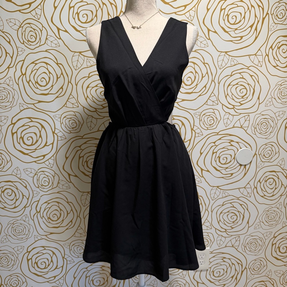 NWT Entro Classic Black V-Neck Sleeveless Cut Out little black dress